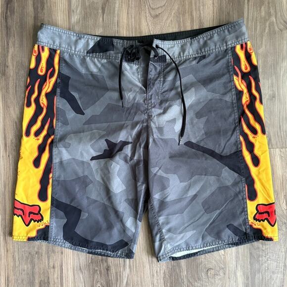Vintage Fox Racing Board Shorts Size 36 Flames Graphic Gray Camo Skater Surf Y2K - Picture 1 of 4